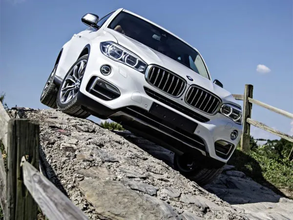 BMW's Hill Descent Control (HDC): Mastering Mountains Made Easy