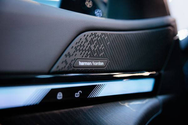 Harman/Kardon vs. Bowers & Wilkins in BMW: Guiding Your Choice in Automotive Audio Excellence